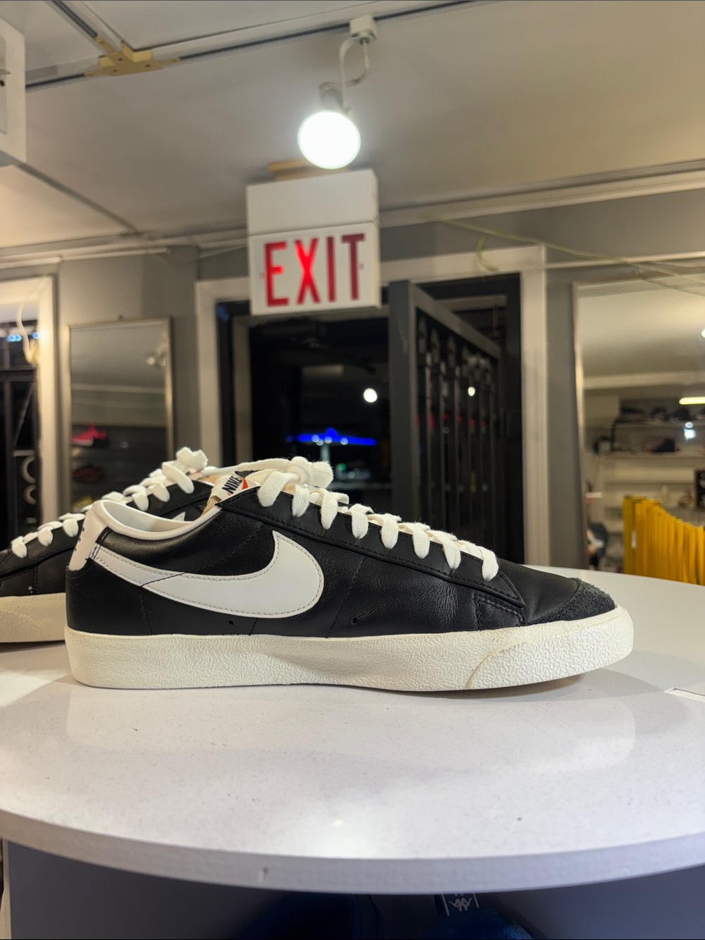 Nike Blazer low black white size 11 - Picture 3 of 12